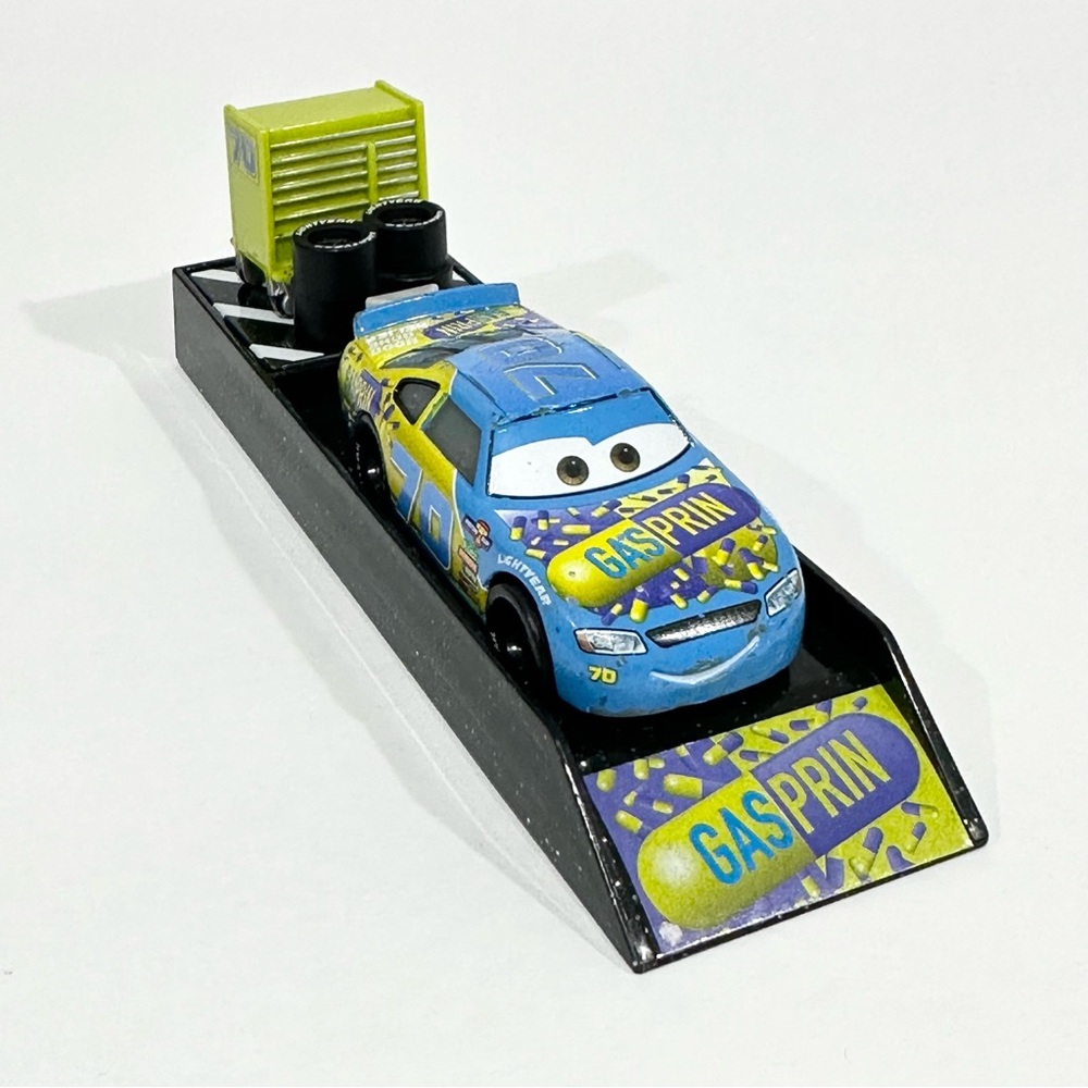 Disney Cars Floyd Mulvihill Launcher Gasprin #70 Die-cast